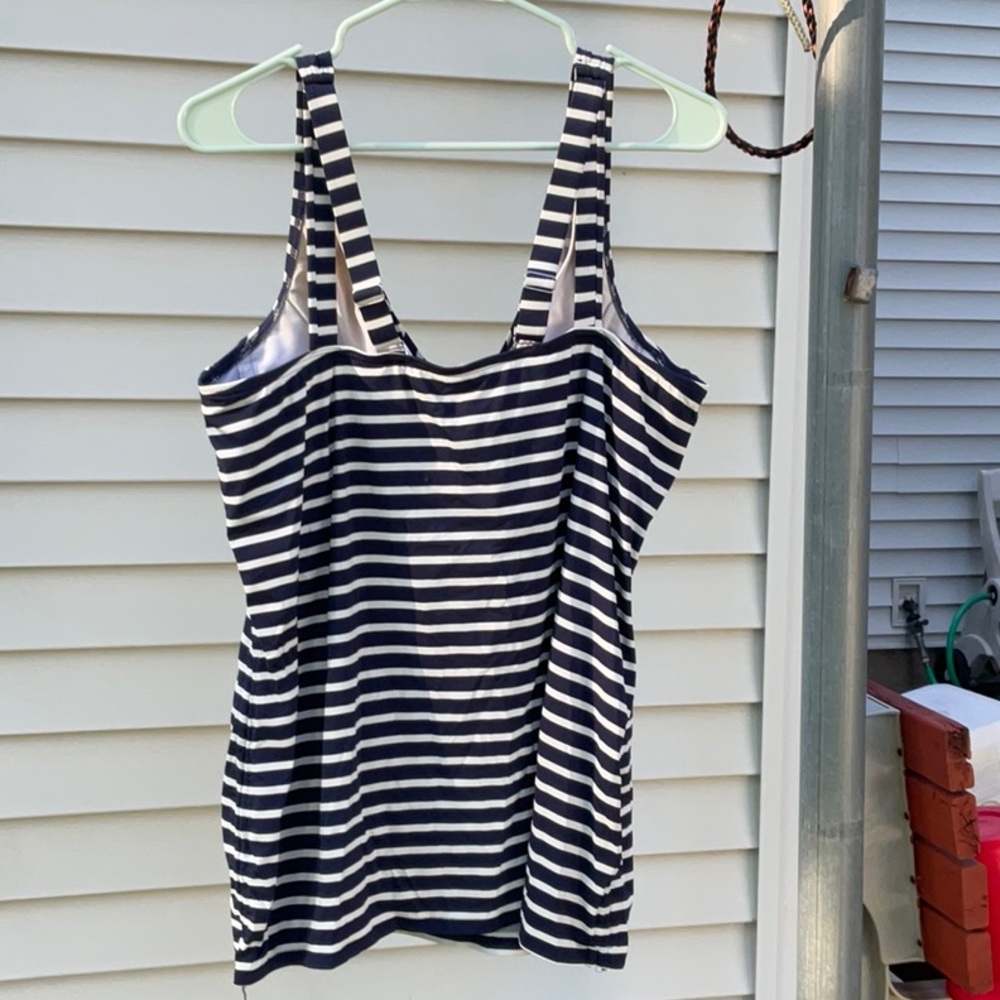 Lands End Bathing Suit Top (18W) - Picture 2 of 5